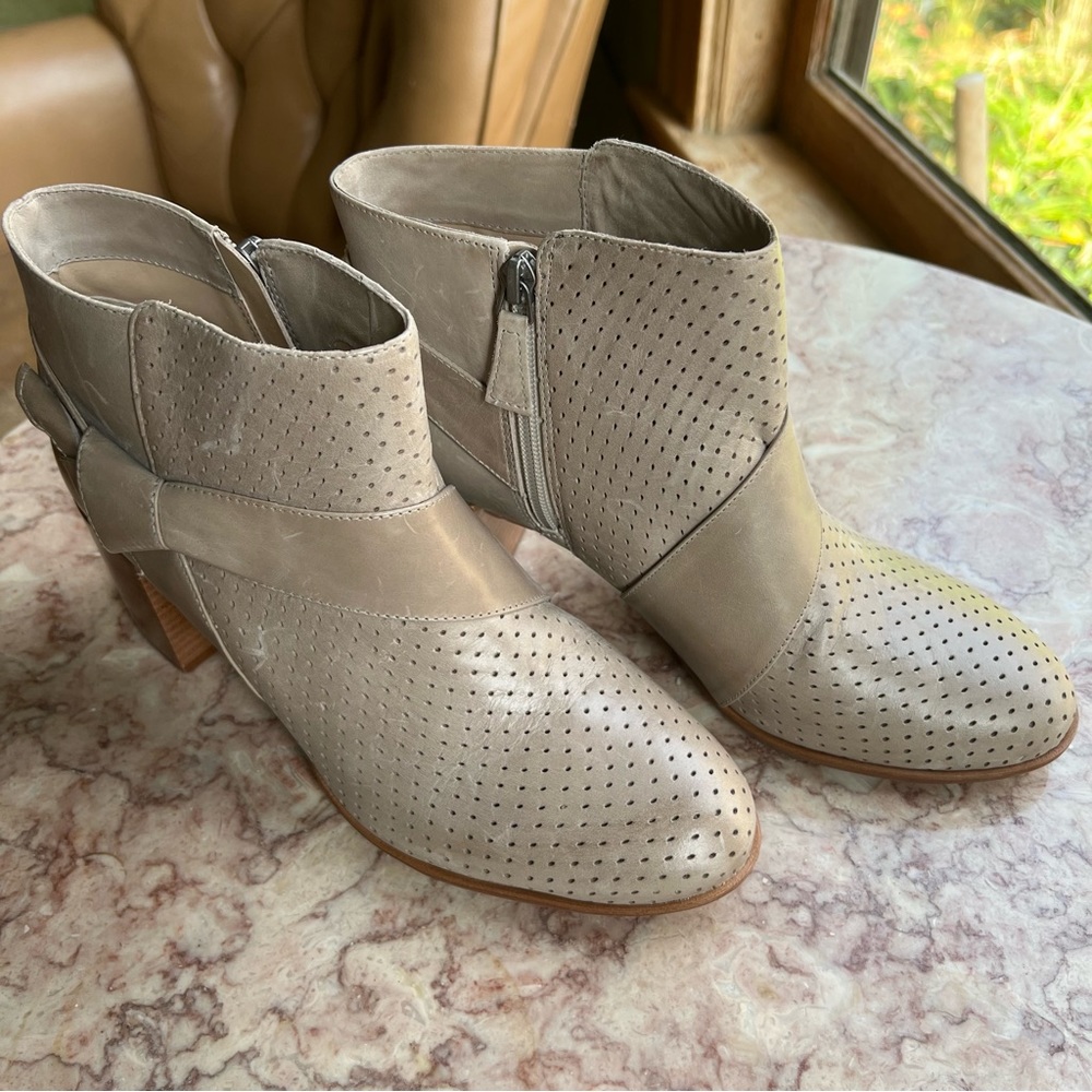Johnston and Murphy sand color booties size 10